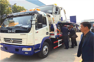 关岭汽车道路救援拖车价格